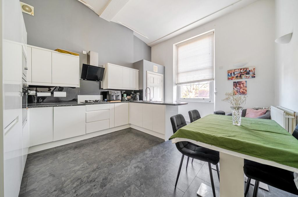 Property photo 2 of 10 1382218-1-692Ed82...