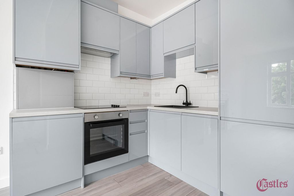 Property photo 2 of 14 Kitchen