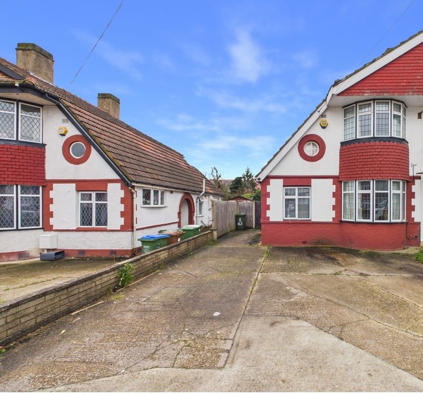 Property photo 2 of 19 4818033
