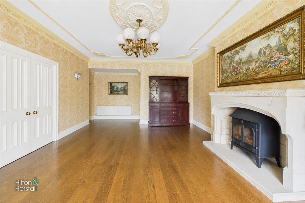 Property photo 3 of 35 Robin Hill