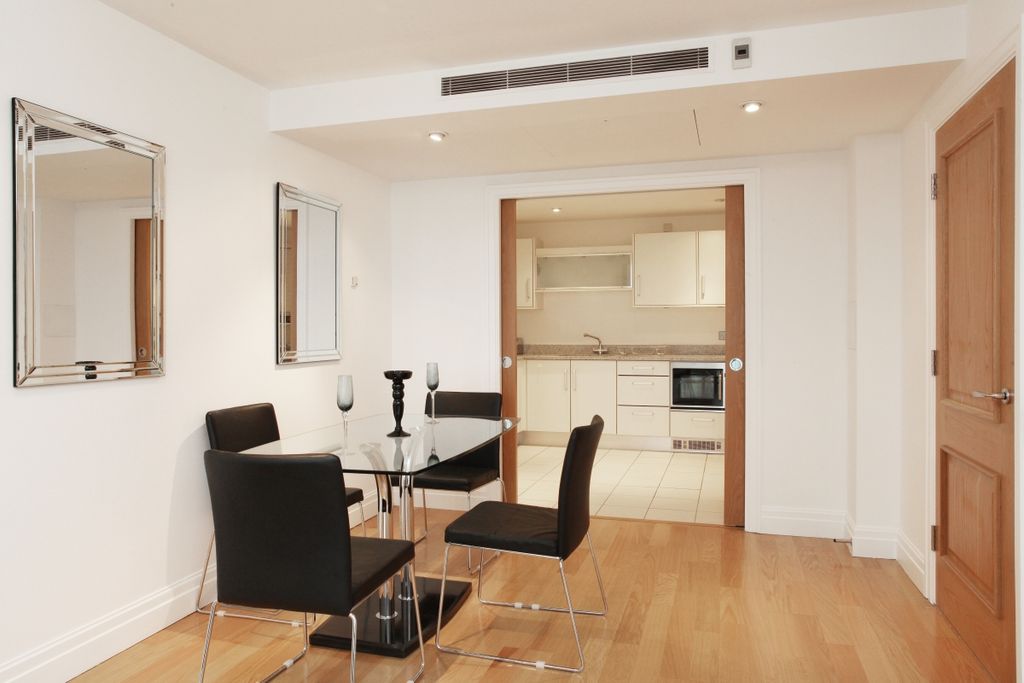 Property photo 3 of 12 *