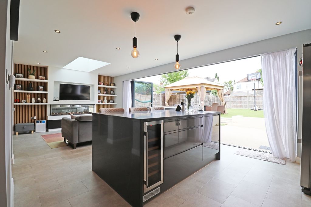 Property photo 2 of 16 Kitchen