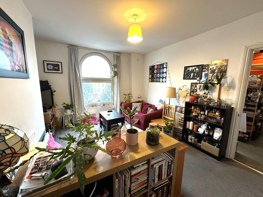 Property photo 3 of 11 Living Room