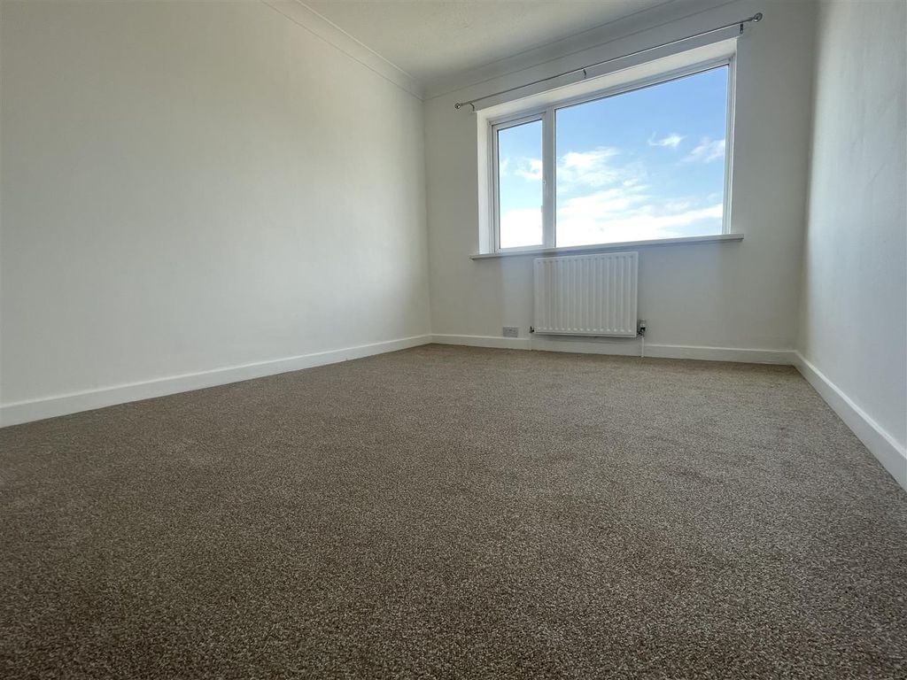 Property photo 3 of 11 Living Room.Jpeg