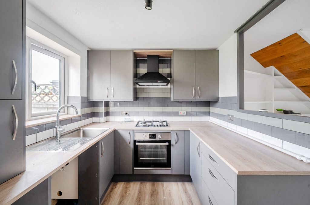 Property photo 2 of 14 1344745-18-68Ad97...
