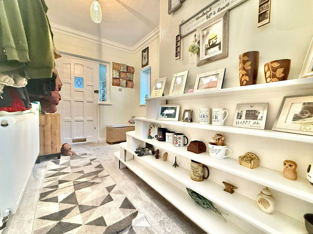 Property photo 3 of 25