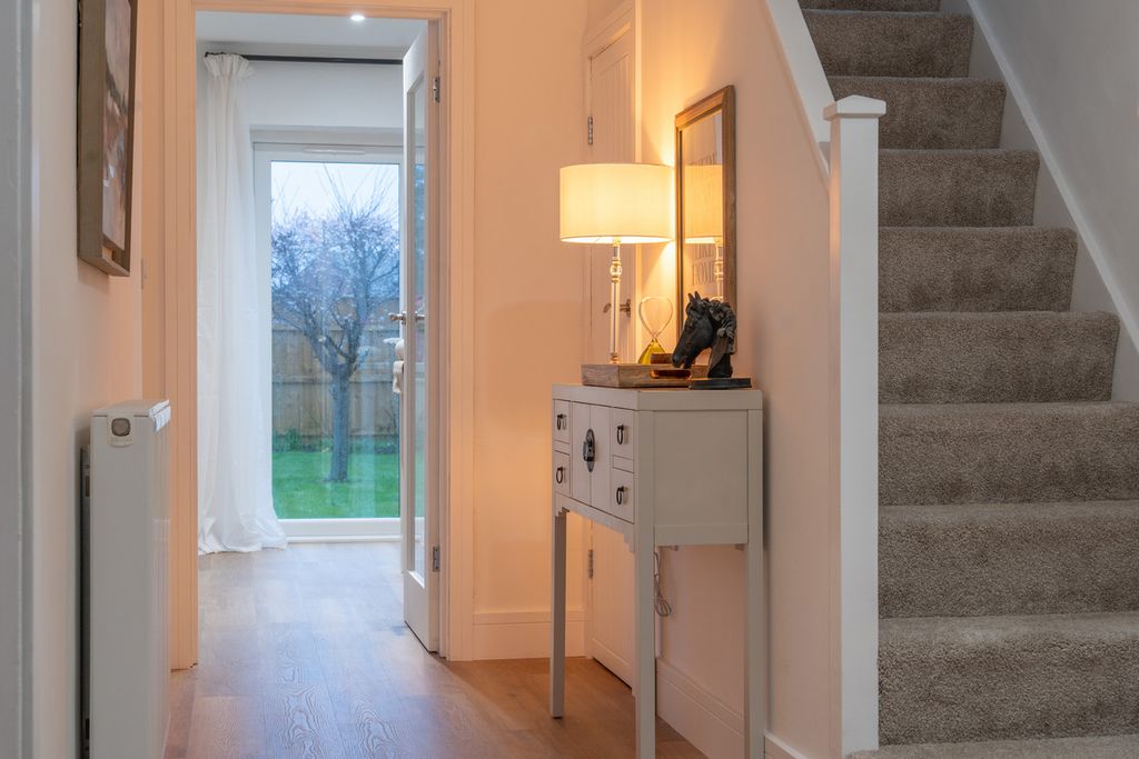 Property photo 2 of 23