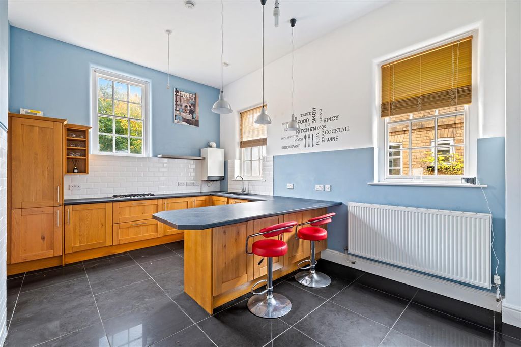 Property photo 2 of 9 8.Jpg