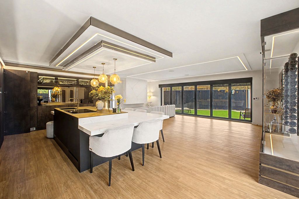 Property photo 3 of 31