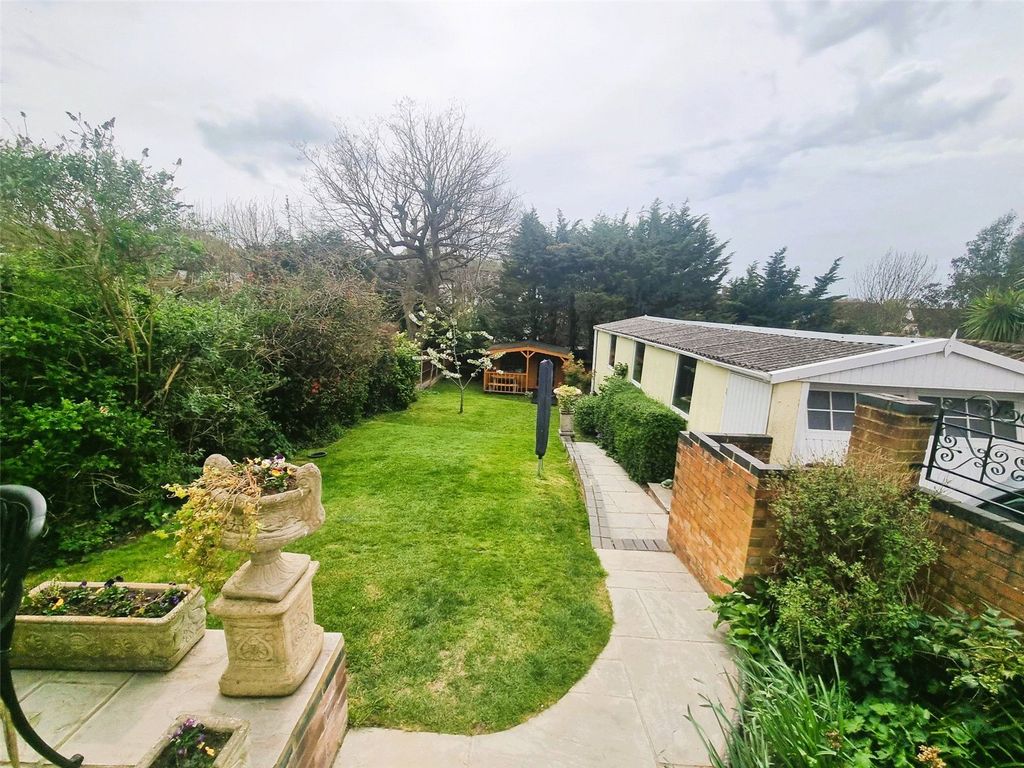 Property photo 2 of 16 Picture No. 18