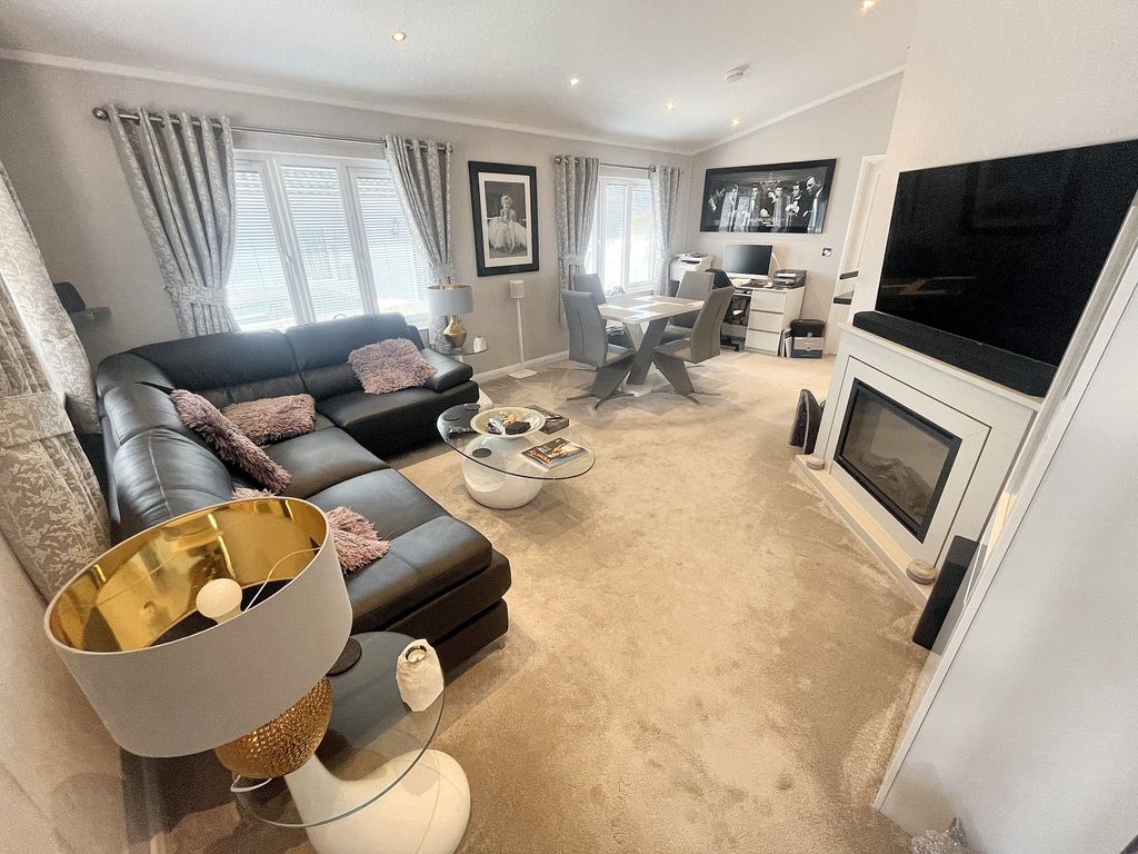 Property photo 2 of 20 Livdin1