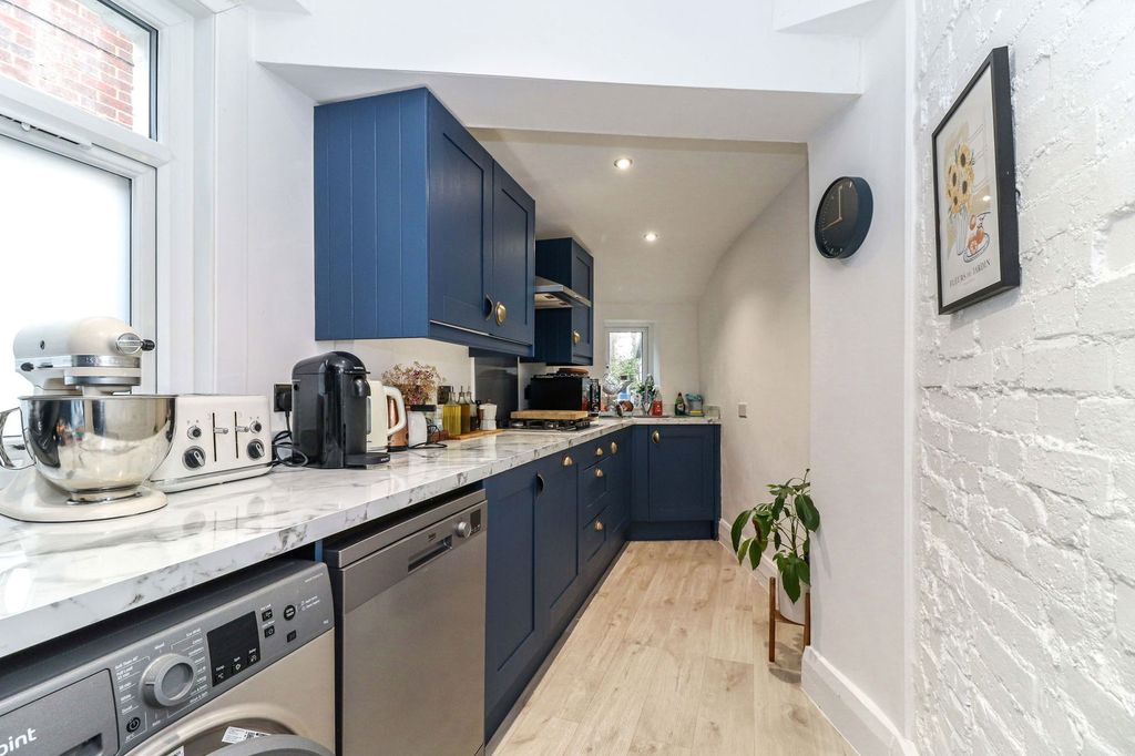 Property photo 2 of 26