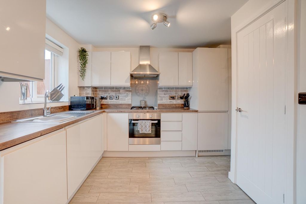 Property photo 3 of 15 Batched  (1).Jpg