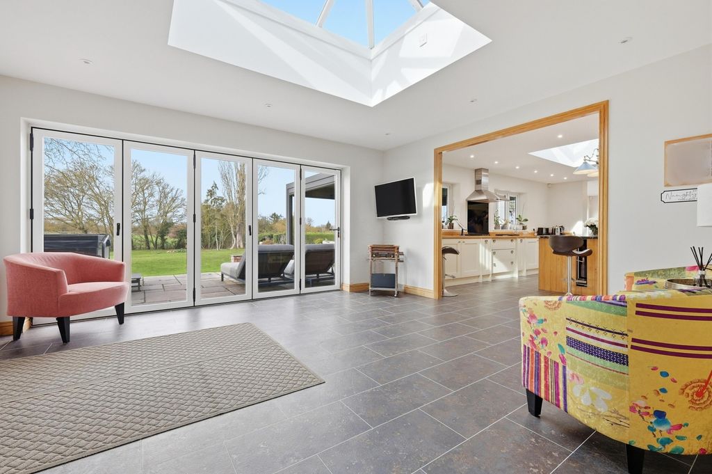 Property photo 3 of 31 Picture No. 11