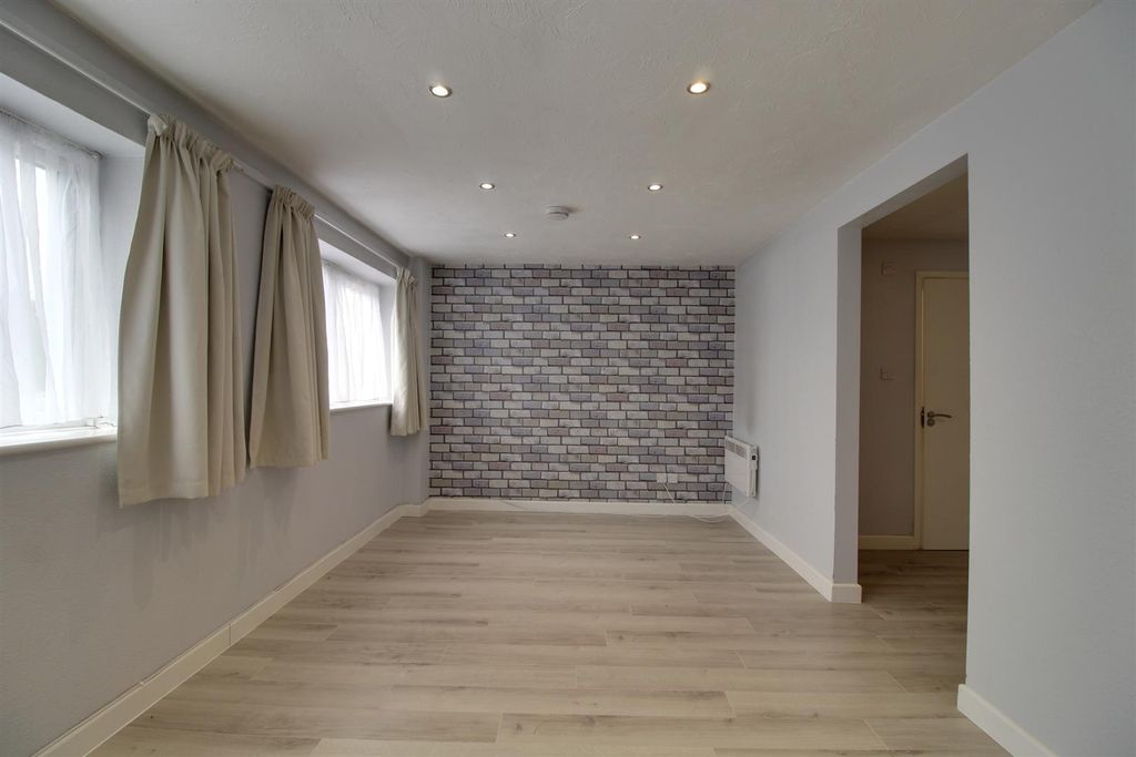 Property photo 3 of 8 Img_9273-Img_9275.Jpg