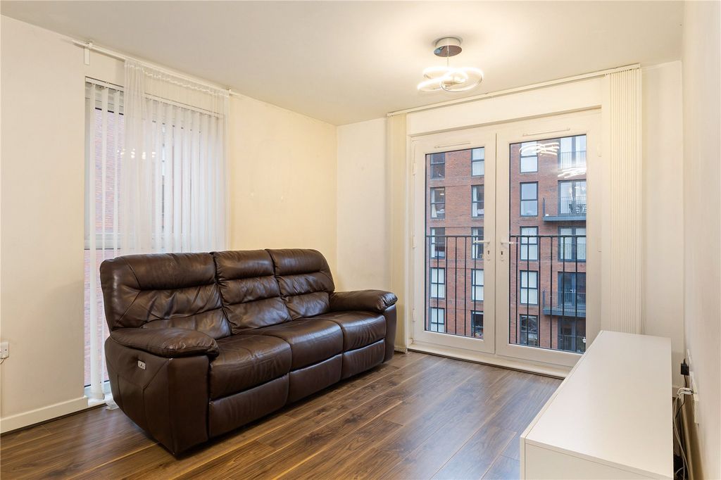 Property photo 3 of 7 Lounge