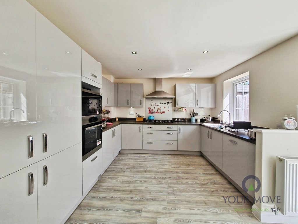 Property photo 2 of 17 Kitchen