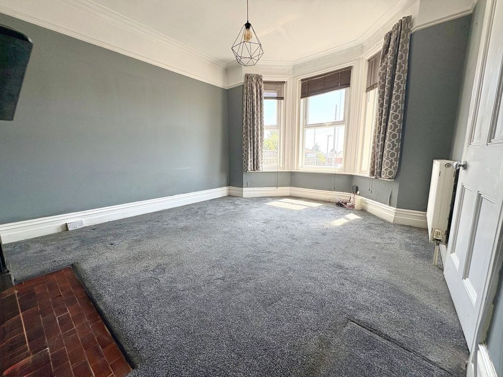 Property photo 3 of 25