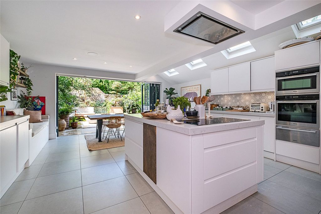 Property photo 3 of 16 Kitchen