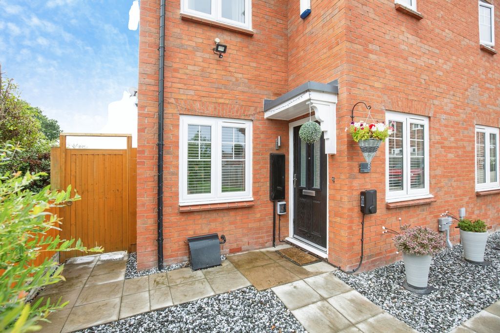 Property photo 2 of 19 E50c5A3E-Mw26-2152