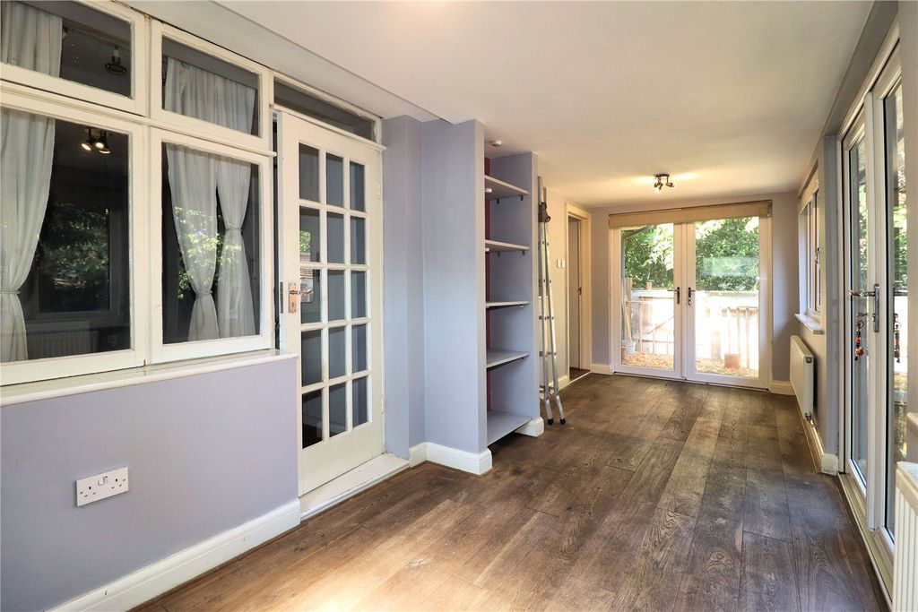 Property photo 3 of 11 Picture No. 32