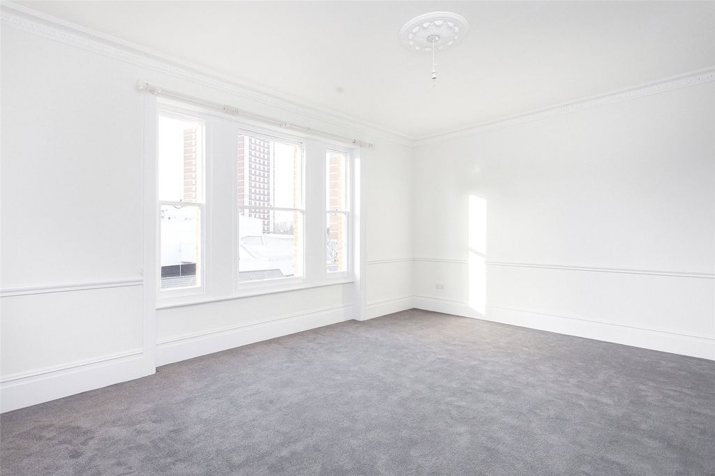 Property photo 1 of 6 Living Room