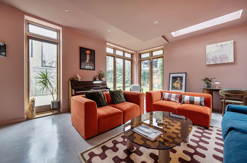 Property photo 3 of 19 1411207-7-6995Af2...