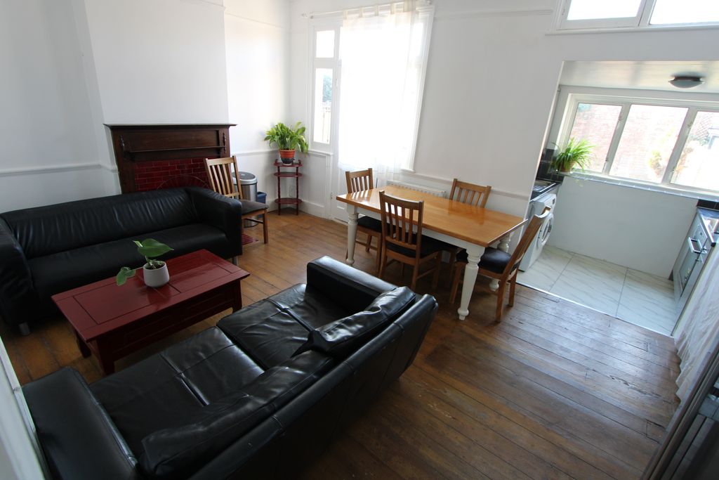 Property photo 3 of 30