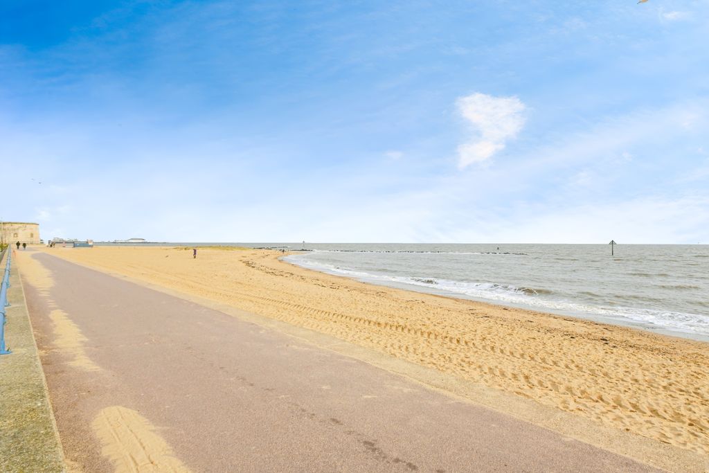 Property photo 1 of 13 Seafront