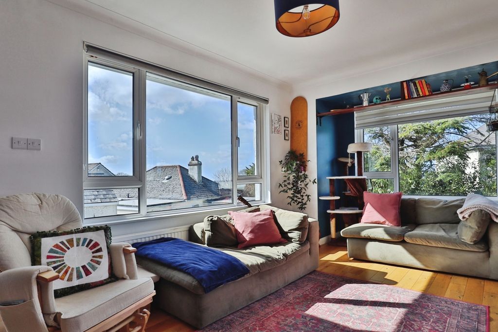 Property photo 3 of 18 Pbox-Img.Jpg