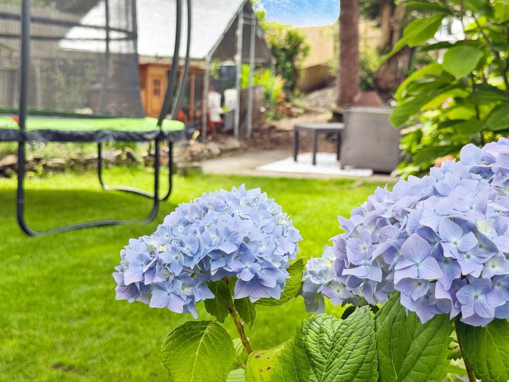 Property photo 3 of 28