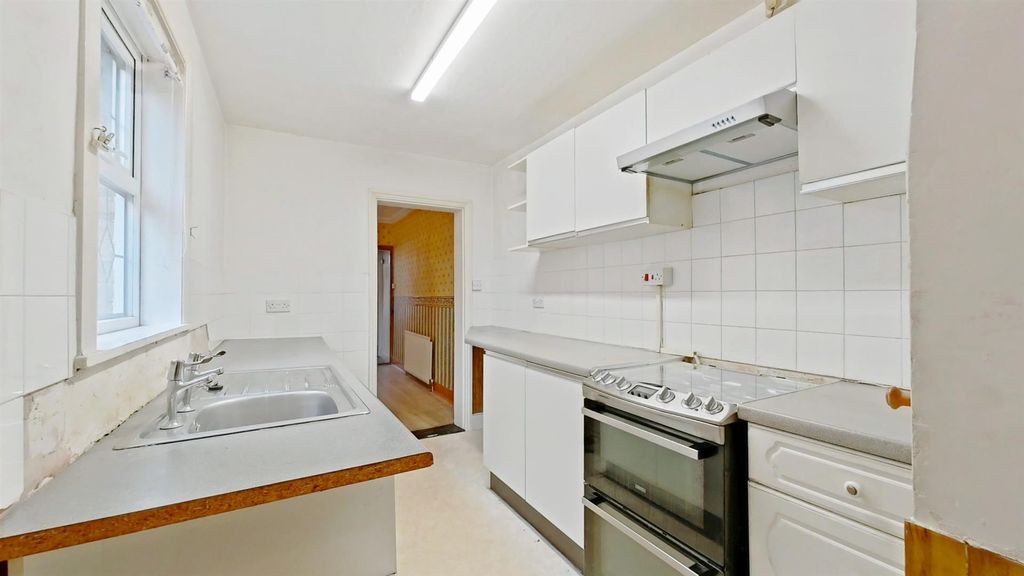 Property photo 2 of 14 Kitchen (2)_Pe.Jpg