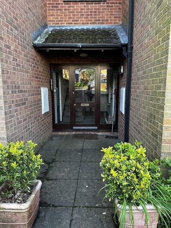 Property photo 2 of 14 Welcoming Entrance .