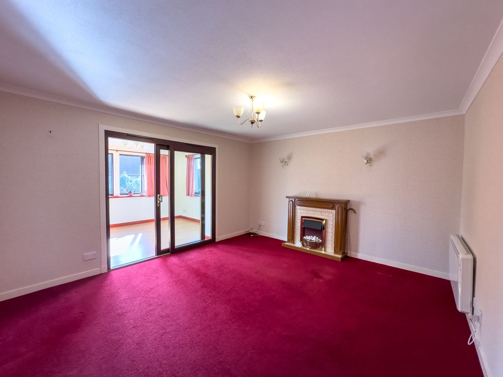 Property photo 3 of 18 Living Room