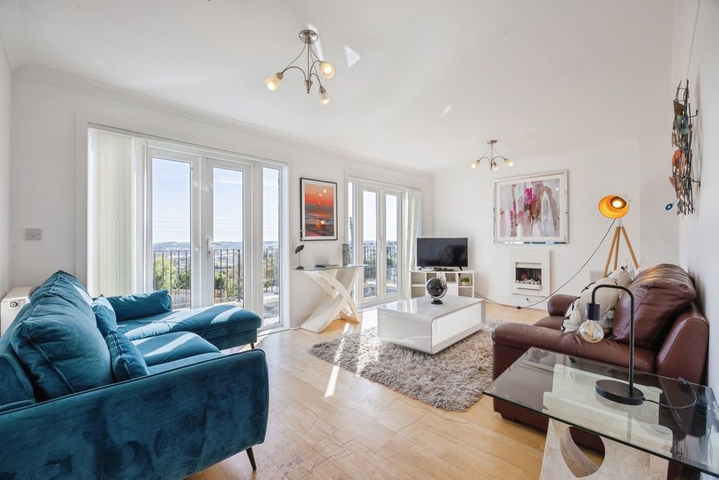 Property photo 2 of 27 Photo