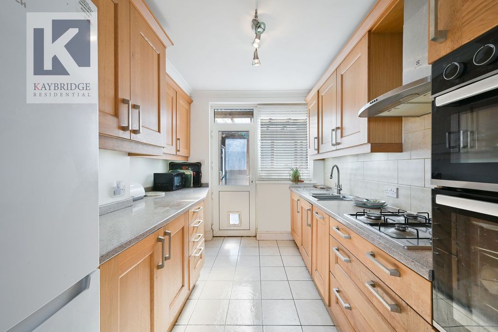 Property photo 3 of 15 St. Clair Drive, Worcester Park - Kt4 8Ue