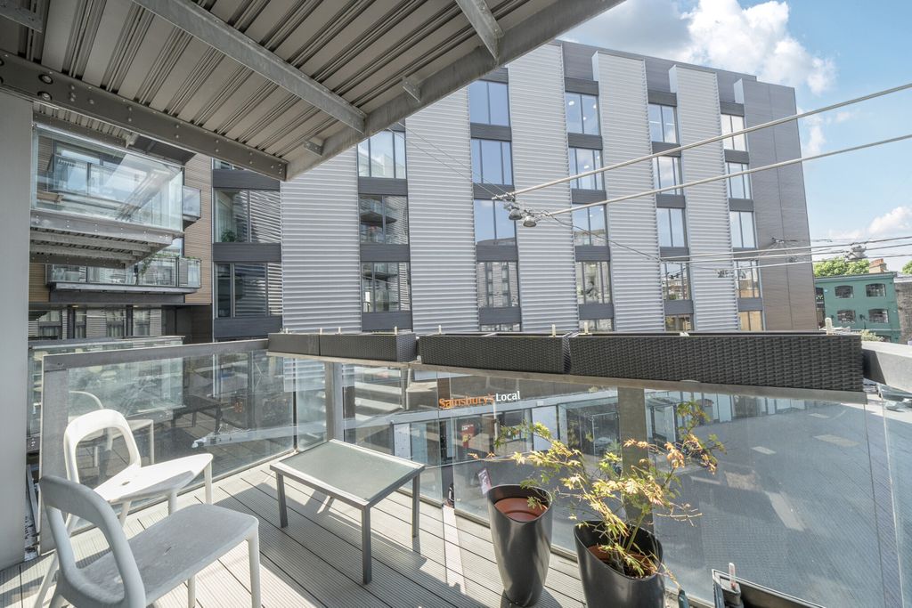 Property photo 3 of 17 1310194-12-684c1A...