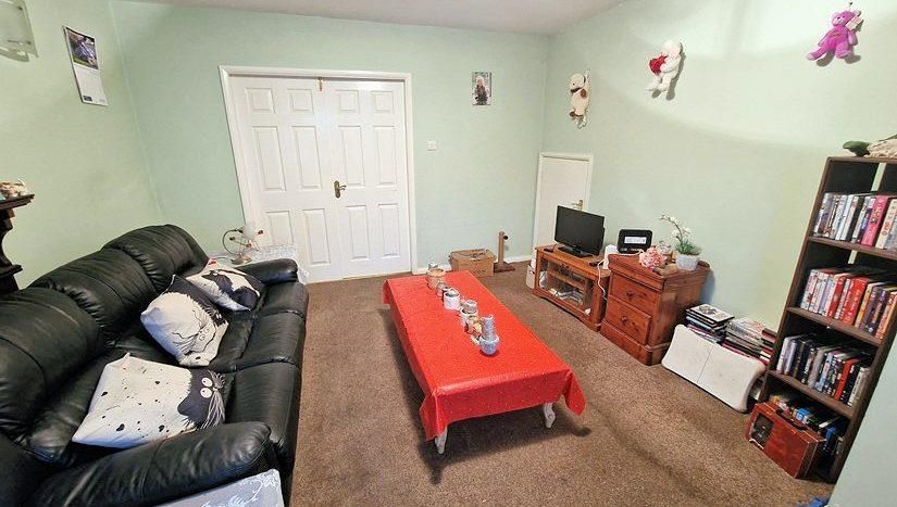 Property photo 3 of 8 17-Heather-Lane-Abbeyfields-6-825x467.Jpg
