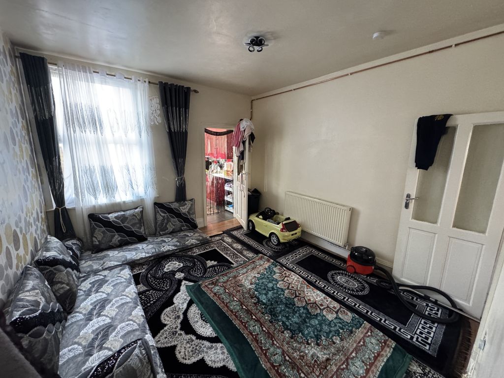 Property photo 3 of 12 Image 5