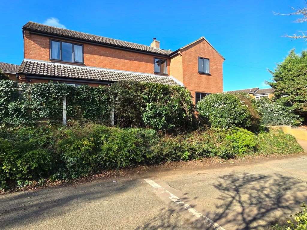 Property photo 2 of 26