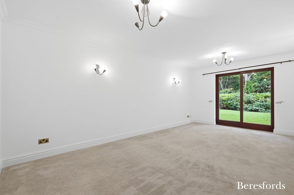 Property photo 2 of 16 Picture No. 13