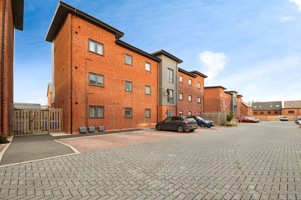 Property photo 3 of 17