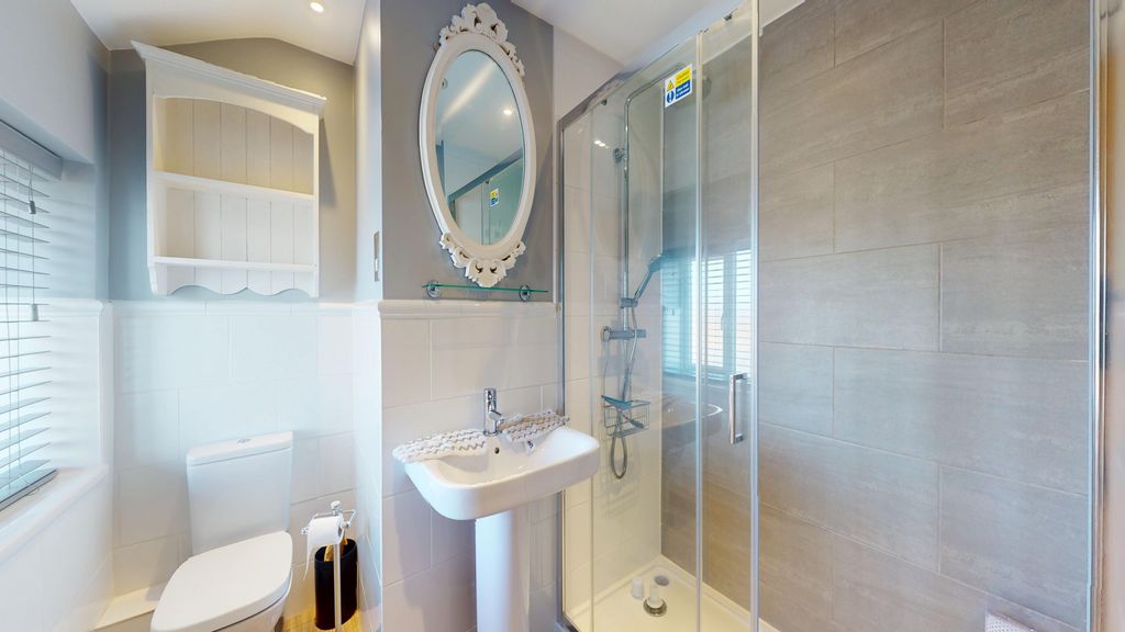 Property photo 2 of 7 Bathroom