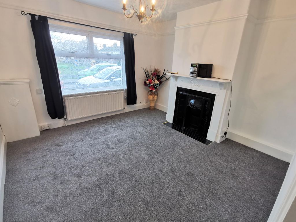 Property photo 3 of 10 Living Room