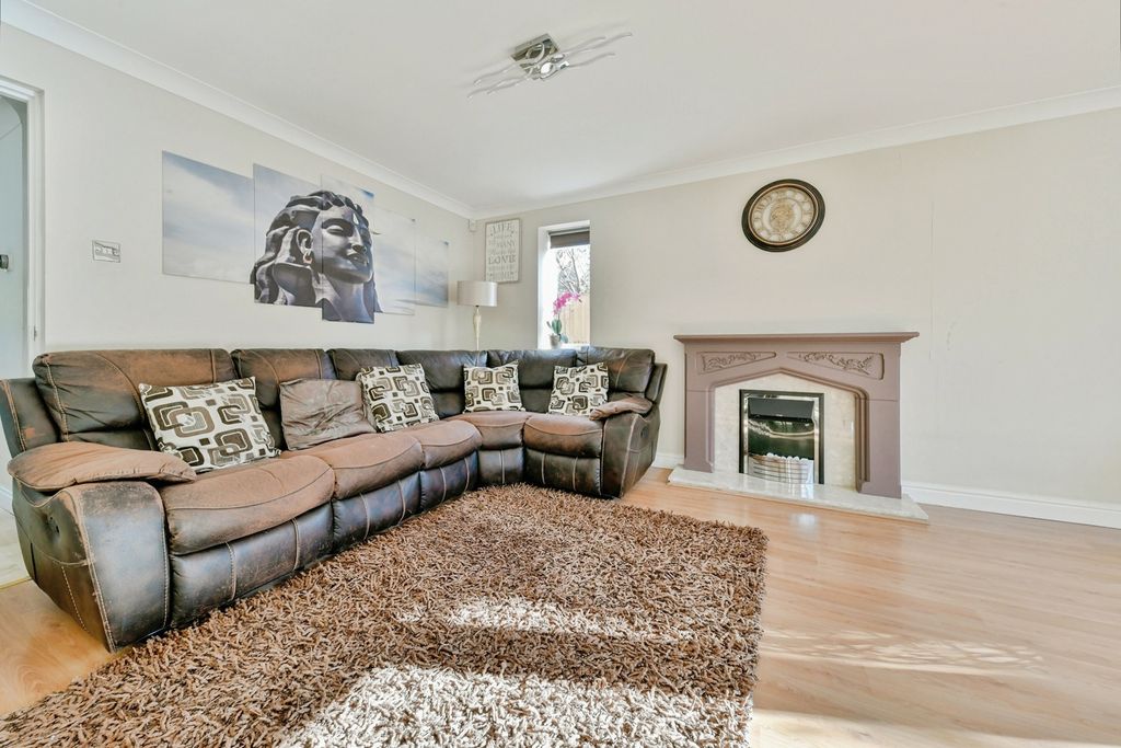 Property photo 2 of 31 Pbox-Img.Jpg