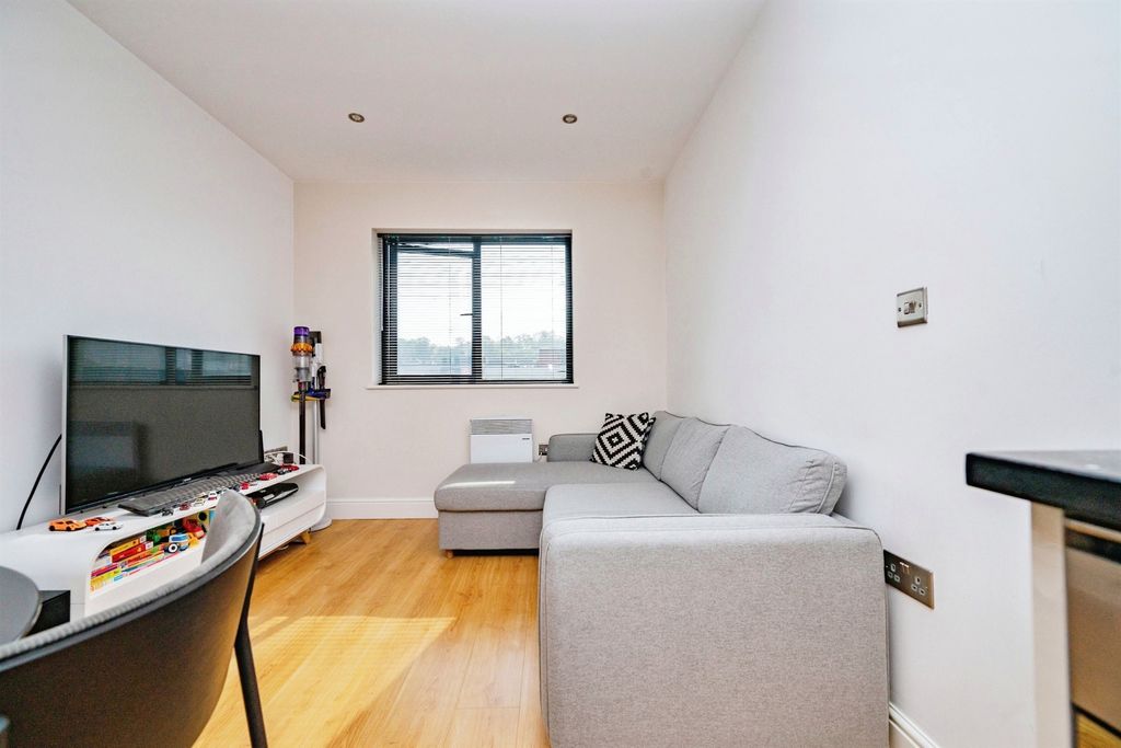 Property photo 3 of 11