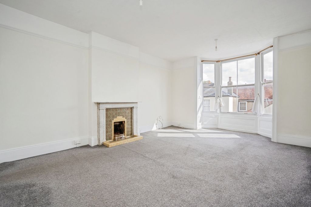 Property photo 3 of 10 Living Room