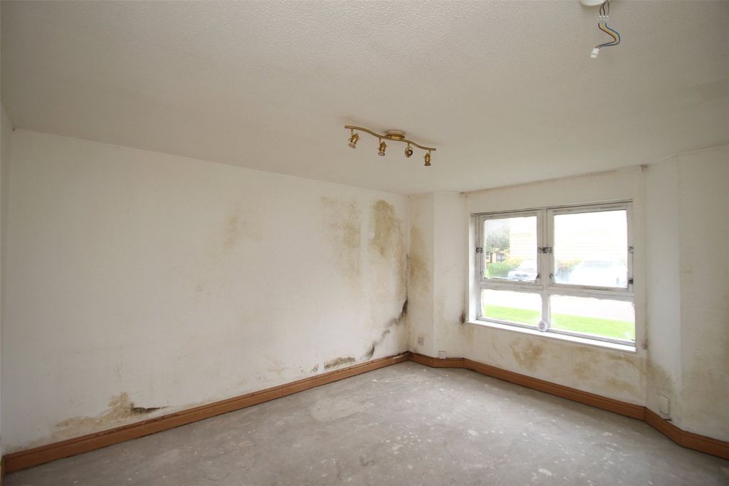 Property photo 2 of 10 Living Room