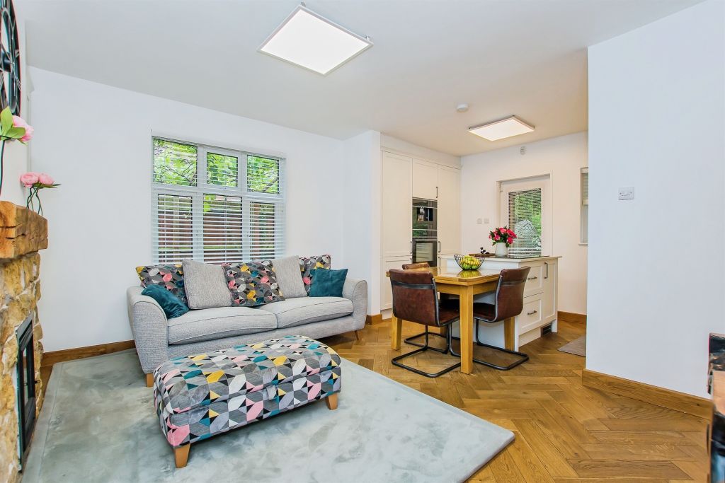 Property photo 3 of 27 Lounge Area