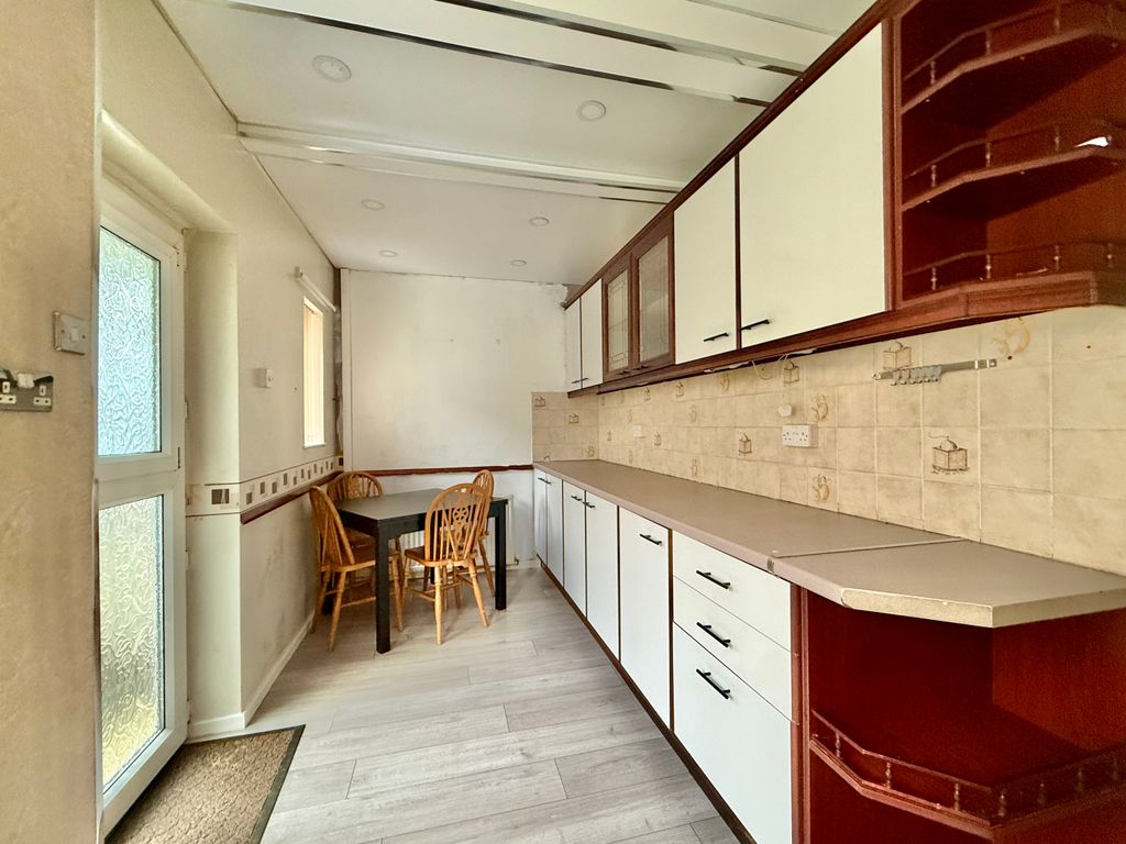 Property photo 3 of 10 Kitchen Dining